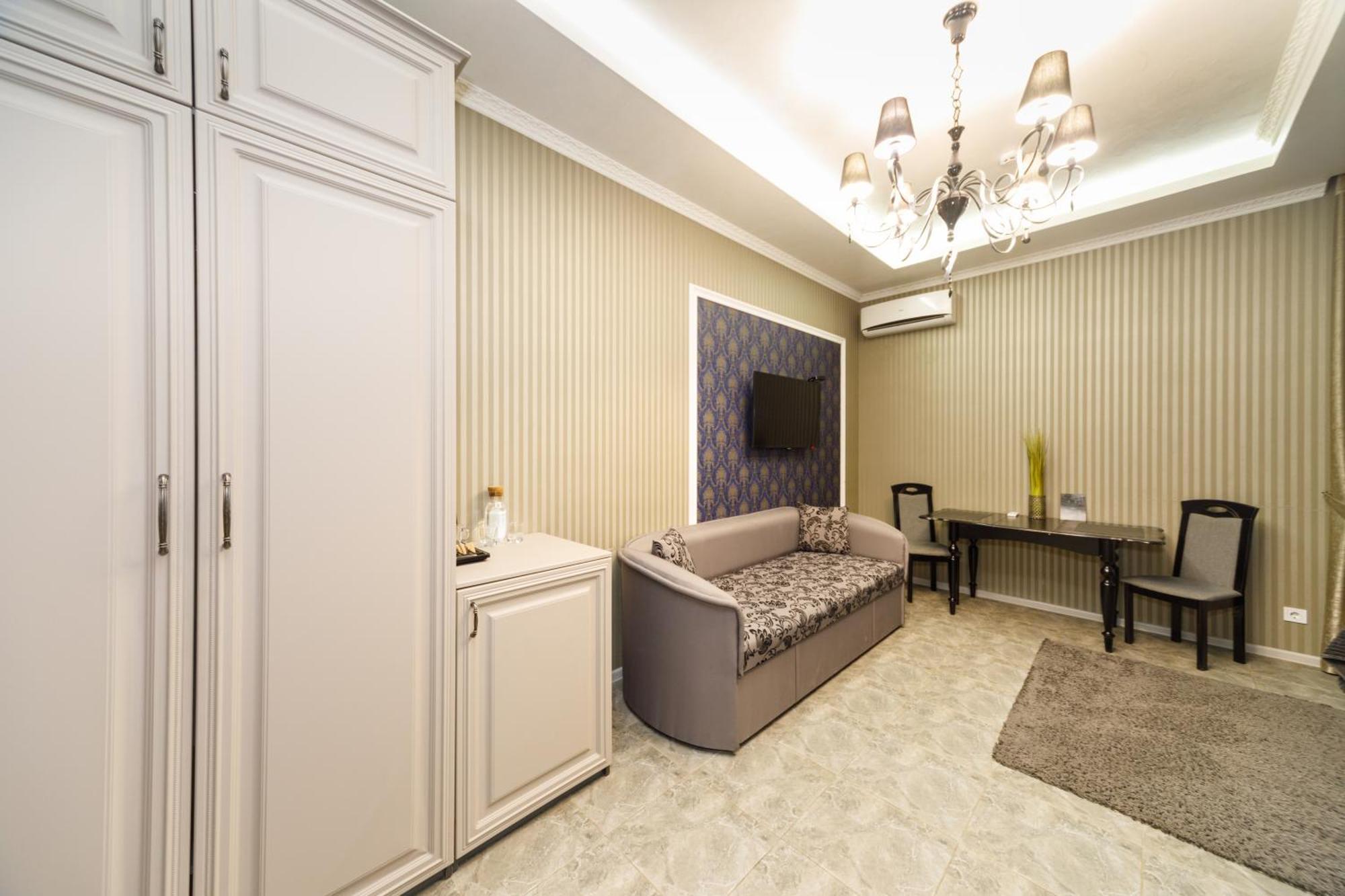 L.O.Y Family Hotel Dnepropetrovsk Exterior foto
